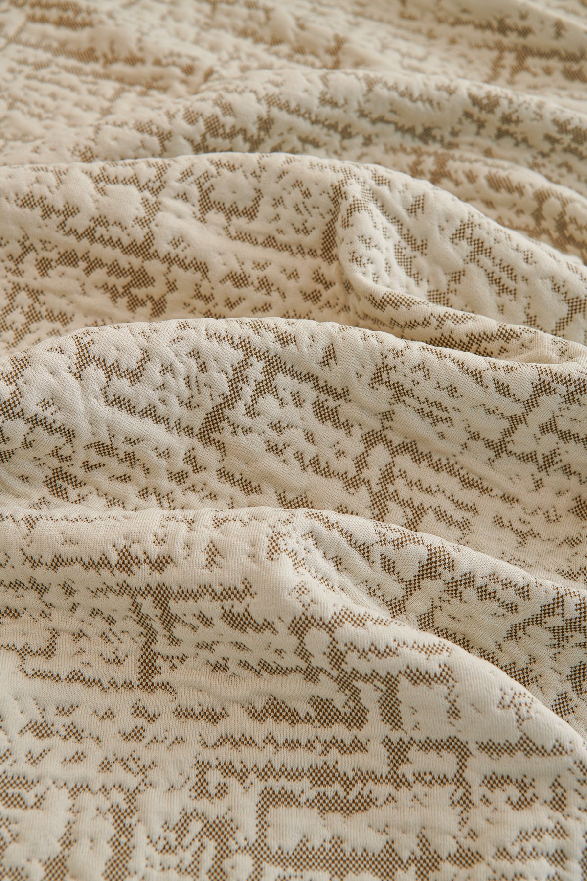 Couch Cover - Gridelle - Coffee Brown