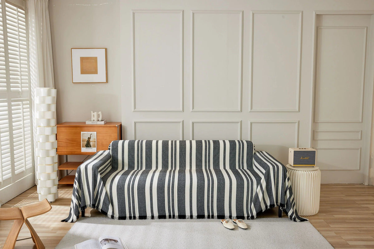 Throw Blanket - Striniara - Black