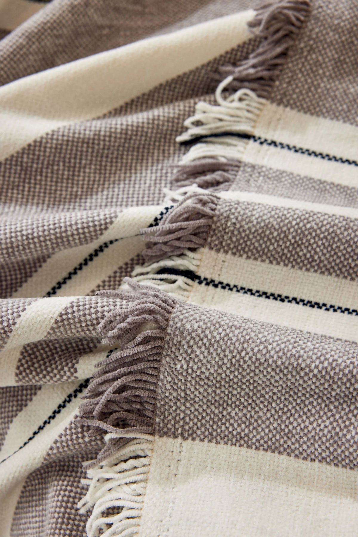 Throw Blanket - Striniara - Brown
