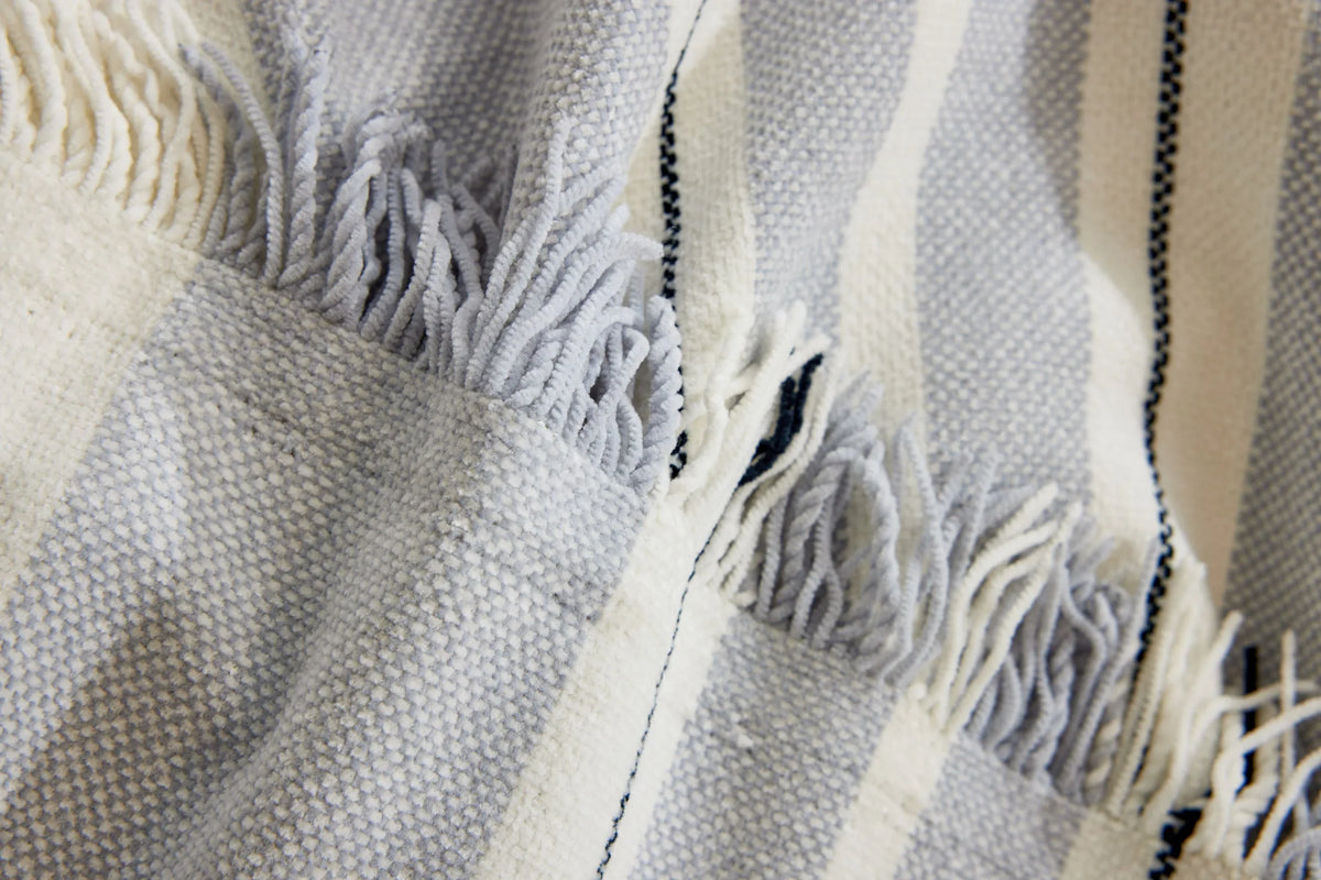 Throw Blanket - Striniara - Grey